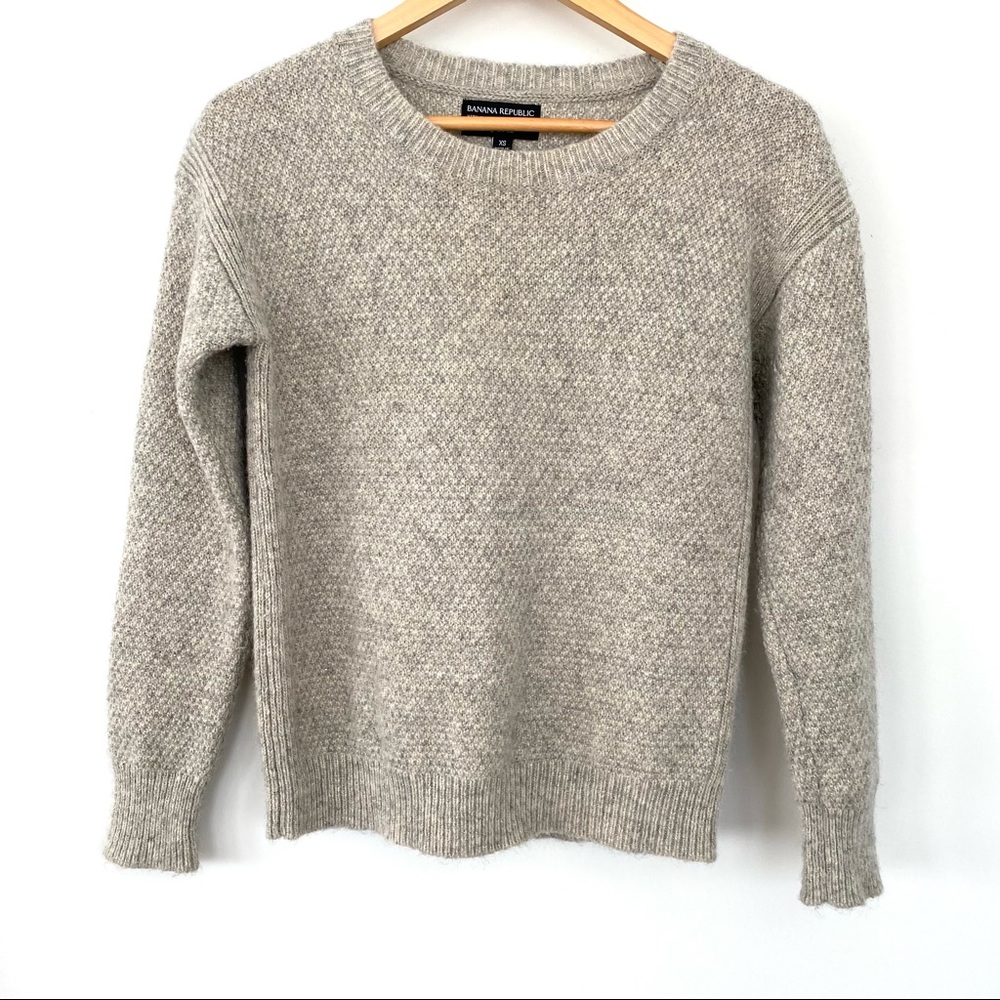 Banana Republic wool blend sweater with crew neck